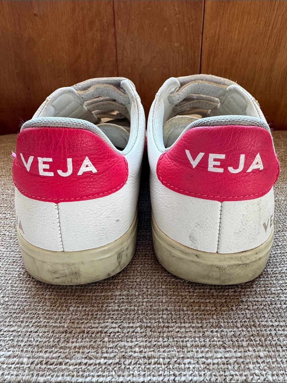Veja “Recife” White Leather Sneakers with neon Pink Accents, size 39/8 - Picture 2 of 16